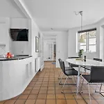 4 Bedroom Amazing In アッセンズ