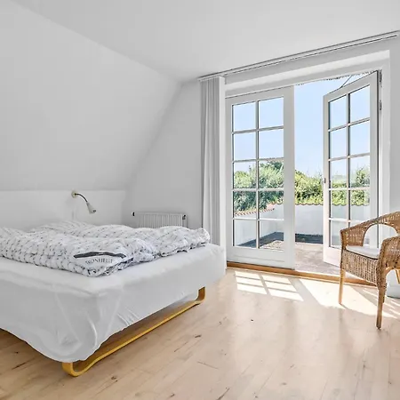 4 Bedroom Amazing In Ассенс