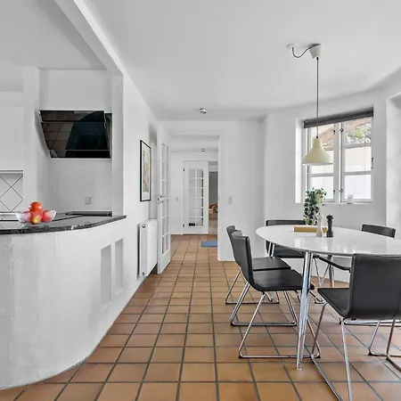 4 Bedroom Amazing In Ассенс